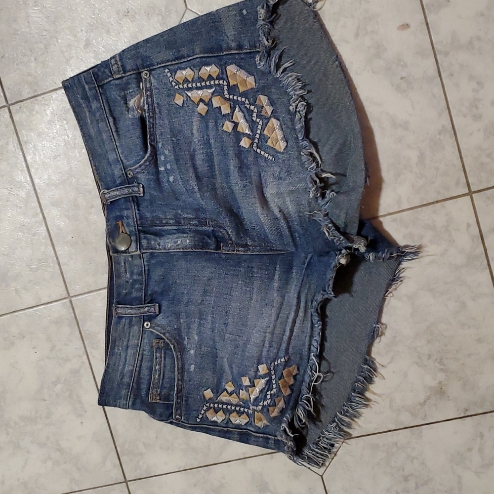 Free People distressed shorts size 26